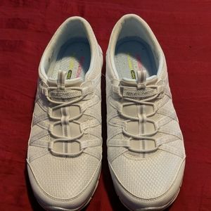 Sketchers slip on tennis shoes